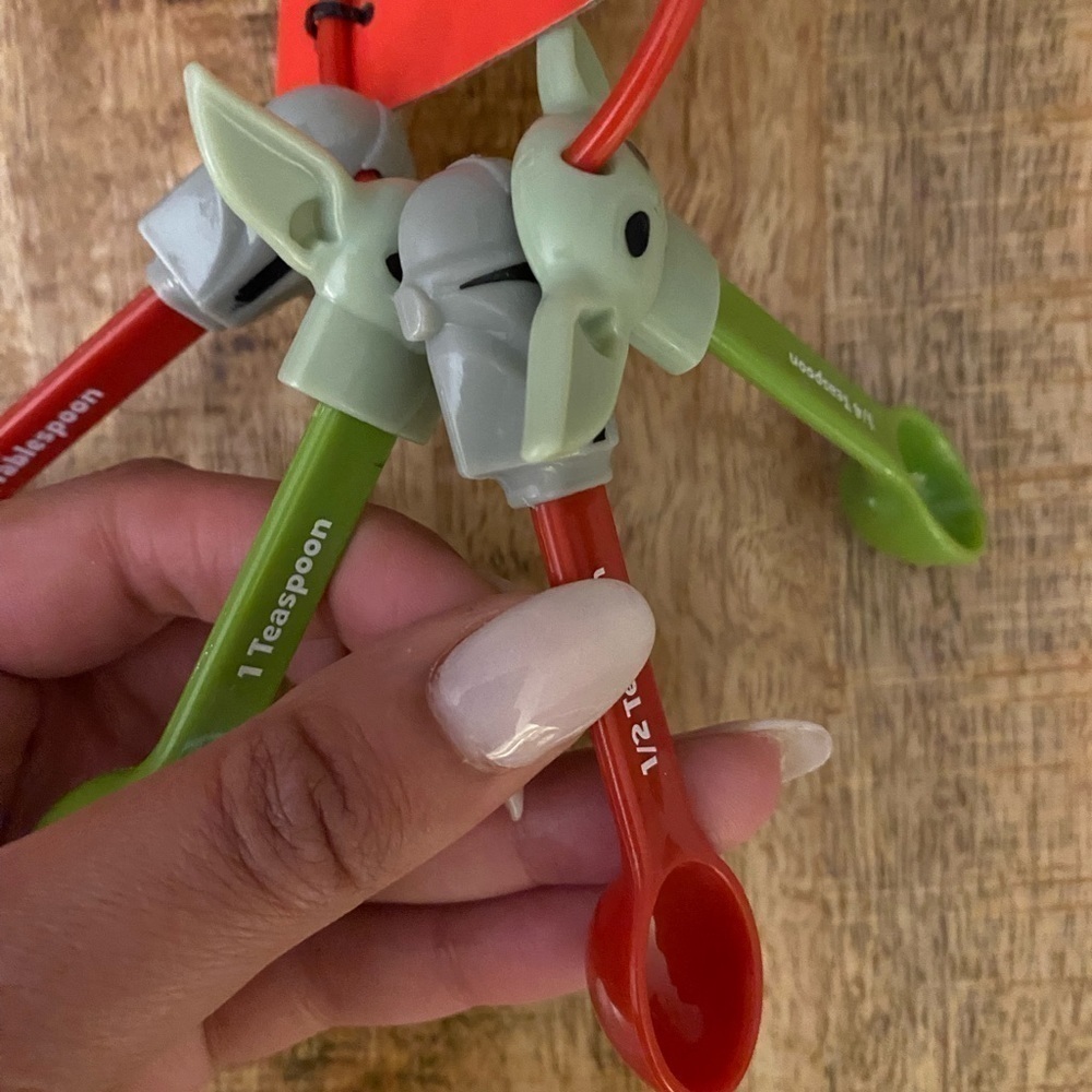 Star Wars Disney Mandalorian baby yoda the child plastic measuring spoons NWT